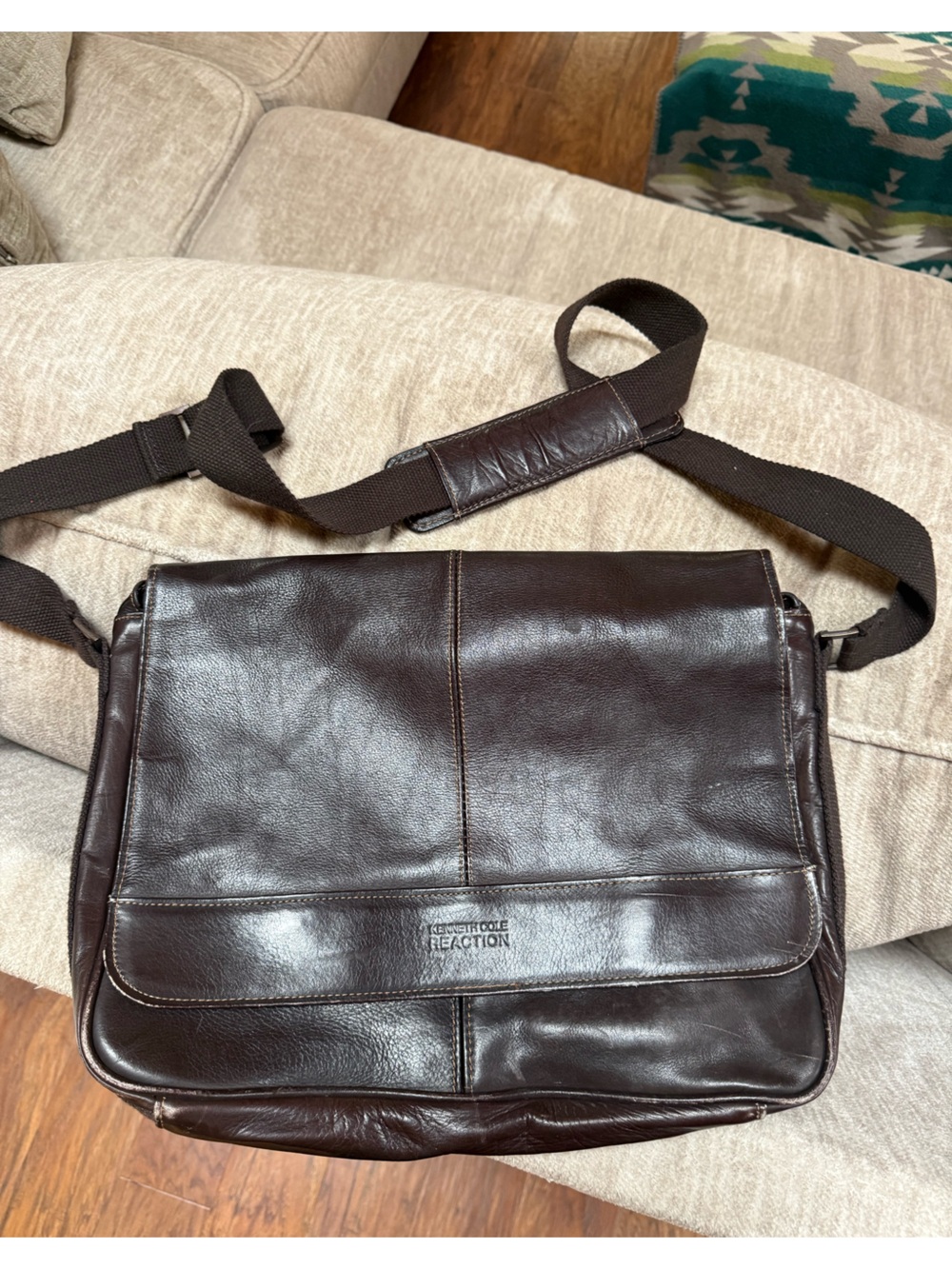 Kenneth Cole Reaction Dark Brown Leather Messenger Bag